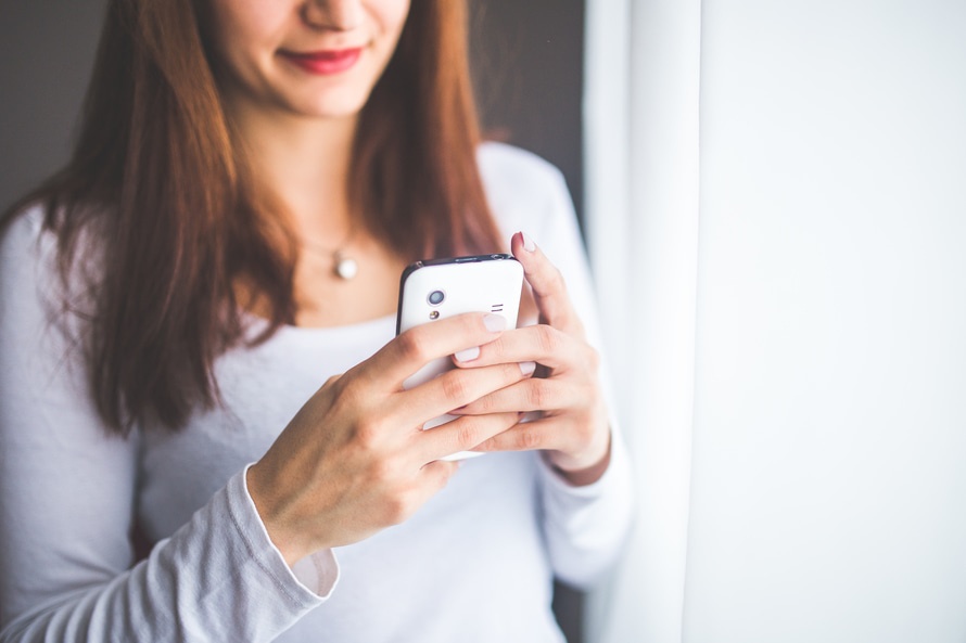 girl texting